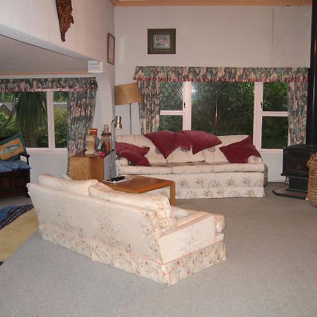 Bush House Bed and Breakfast Lower Hutt Exteriör bild